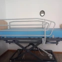Cama médico hospitalaria eléctrica articulada en garantía