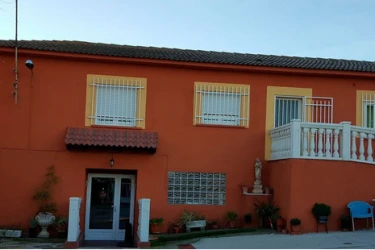residencia-de-ancianos-los-jazmines-fachada
