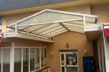 residencia-los-enebros-fachada