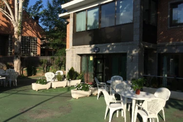 residencia-casa-jardin-pozuelo-fachada