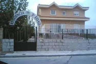 flor-de-retama-fachada