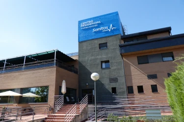 centro-residencial-sanitas-torrelodones-fachada