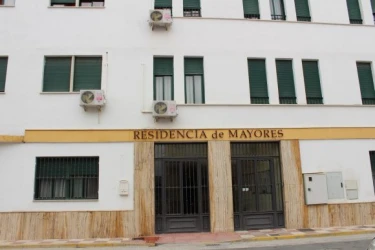 residencia-socio-asistencia-de-pinos-puentes-exterior