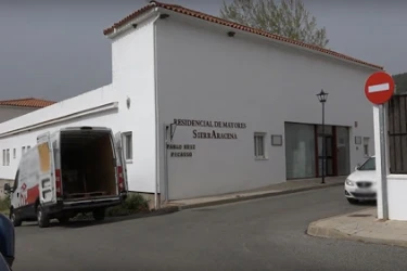 centro-residencial-para-personas-mayores-sierraracena-fachada