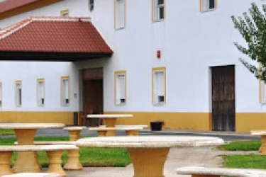 centro-residencial-el-pinar-de-la-fuente-fachada