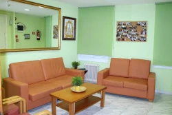 residencias-de-ancianos-en-barcelona-salon-actividades