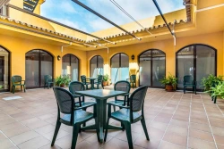 residencia-de-mayores-seniors-benalmadena-patio