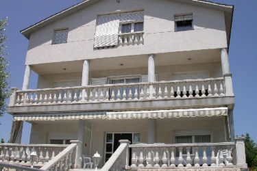 S. R. Lux (Serveis Residencials Lux)