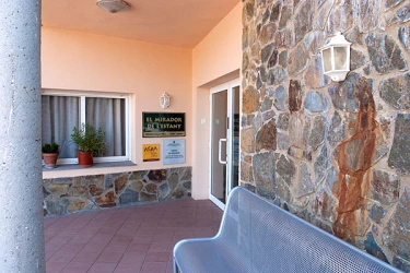 Residència El Mirador de l' Estany entrada