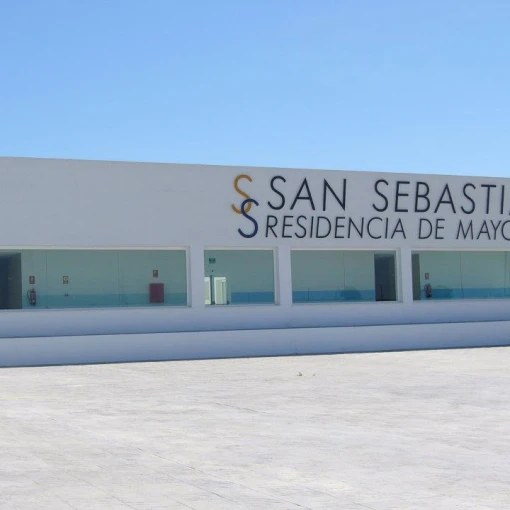 centro-residencial-san-sebastian-fachada