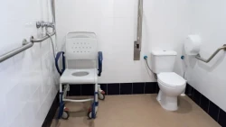 residencias de mayores en sevilla con bano adaptado