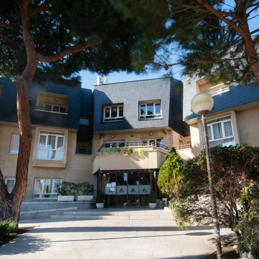 centro-clinico-geriatrico-pinar-de-aravaca-fachada
