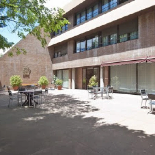 residencia-fundacion-sagrada-familia-fachada