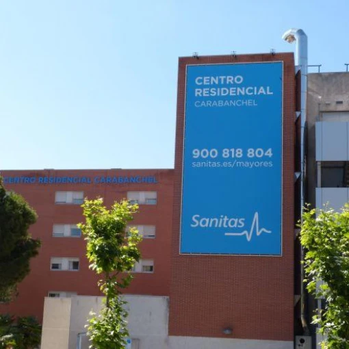 centro-residencial-sanitas-carabanchel-fachada