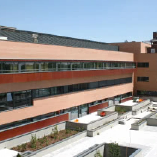 centro-de-cuidados-laguna-residencias-de-personas-mayores-fachada