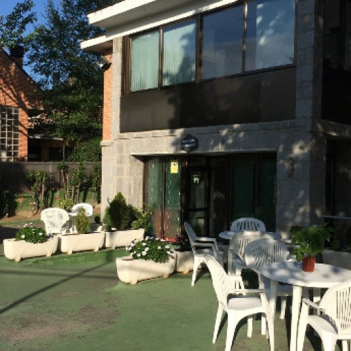 residencia-casa-jardin-pozuelo-fachada