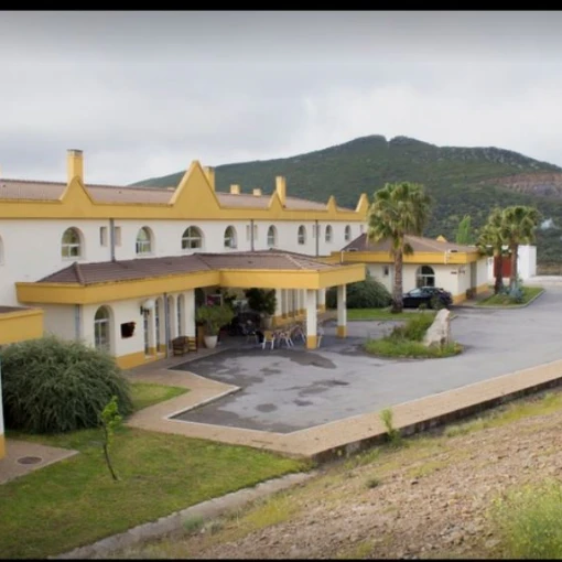 centro-residencial-centro-socio-sanitario-de-espiel-fachada