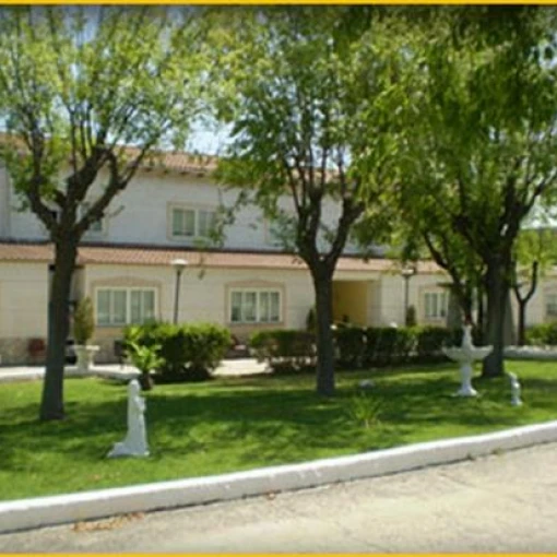 centro-residencial-para-mayores-años-dorados-fachada