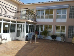residencia-sevilla-la-nueva-patio