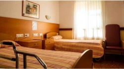 centro-residencial-para-personas-mayores-de-adra-dormitorio
