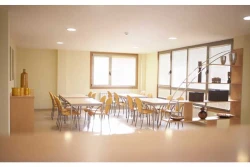 vivienda comunitaria diacopevi con salón