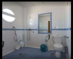 residencia-de-mayores-trinidad-y-montes-orientales-baño