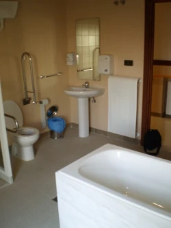 residencia-santa-clara-loja-baño