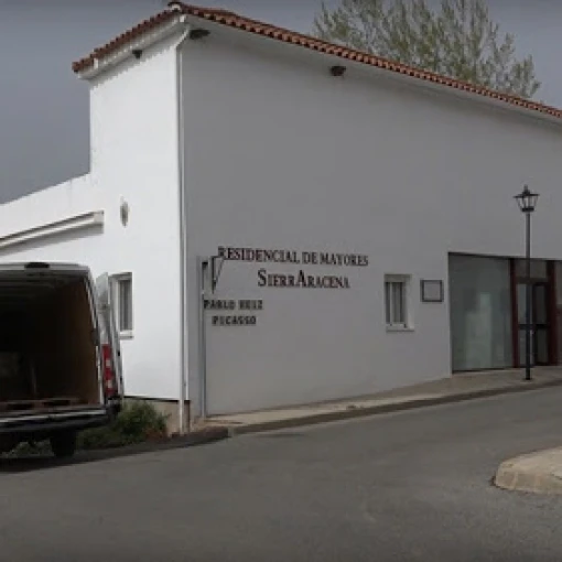 centro-residencial-para-personas-mayores-sierraracena-fachada