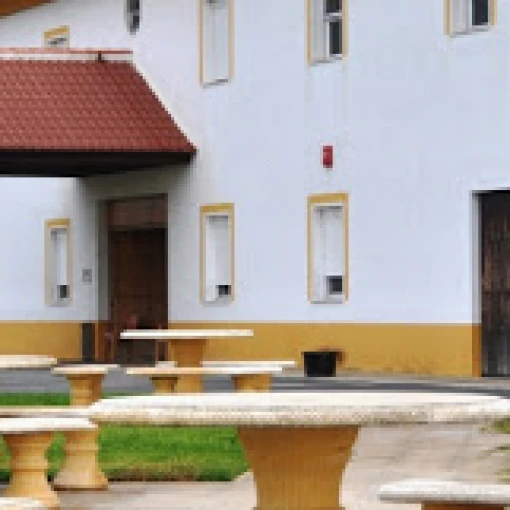 centro-residencial-el-pinar-de-la-fuente-fachada