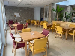 residencias-de-ancianos-en-villanueva-de-la-serena-precios-comedor