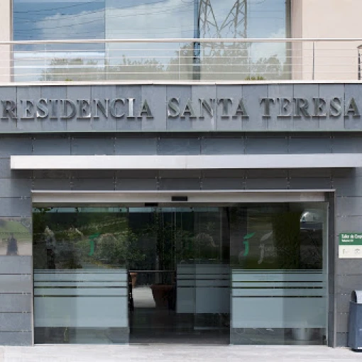 centro-residencial-santa-teresa-fachada