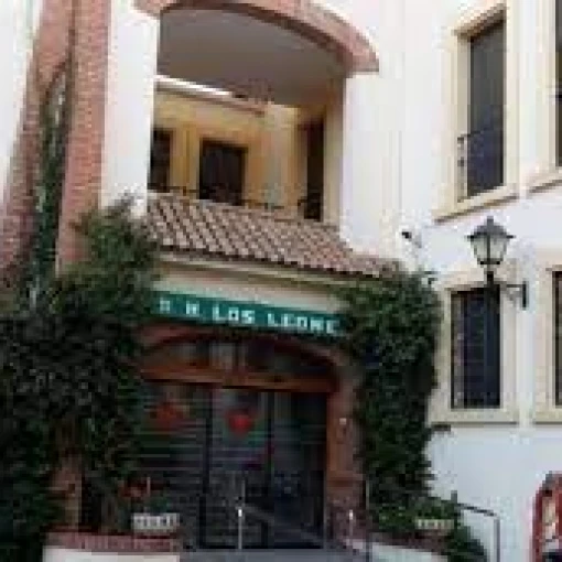 centro-residencial-para-personas-mayores-los-leones-fachada