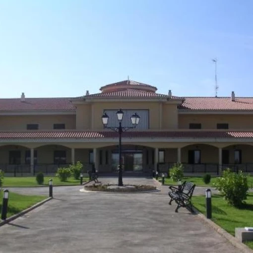 residencia de ancianos el parador-arcas del villar-cuenca.jpg
