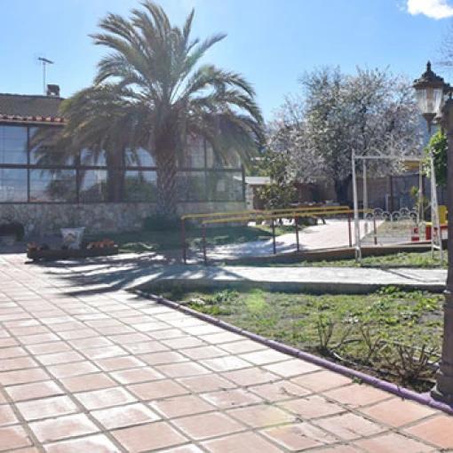 centro-residencial-de-personas-mayores-moncasol-exterior