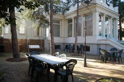 la teva residencia jardin luminoso