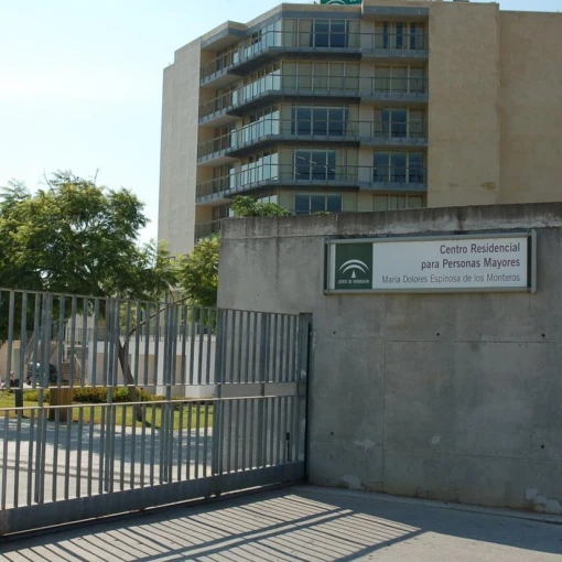 centro-residencial-para-personas-mayores-maria-espinosa-de-los-monteos-exterior