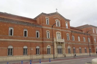 centro-residencial-hermanitas-de-los-pobres-fachada