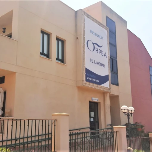 centro-residencial-para-personas-mayores-orpea-el-limonar-exterior