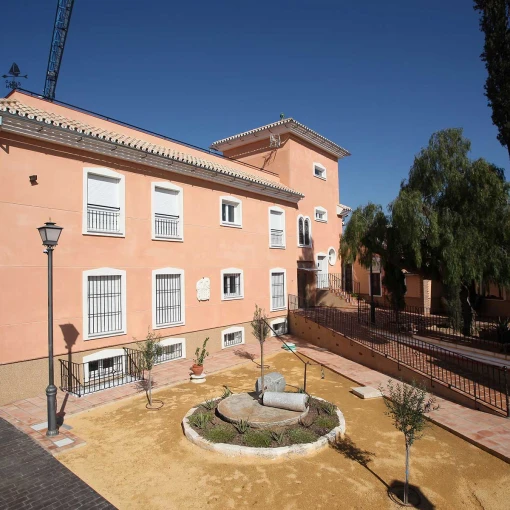 centro-residencial-para-personas-mayores-santa-isabel-exterior