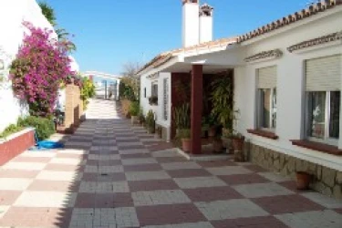 centro-residencial-caleta-del-sol-fachada