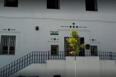 residencia-geriatrica-municipal-de-almaden-de-la-plata-fachada