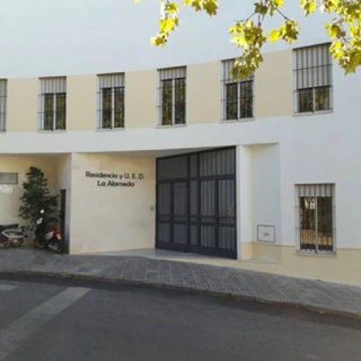 centro-residencial-la-alameda-fachada
