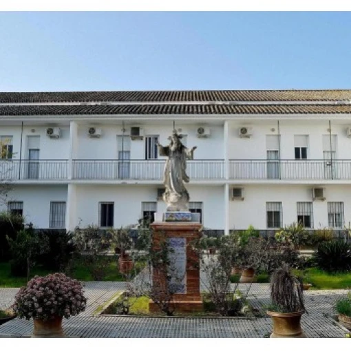 centro-residencial-nuestra-señora-de-la-soledad-y-san-jose-fachada