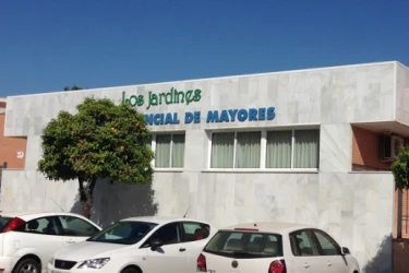 centro-residencial-los-jardines-fachada