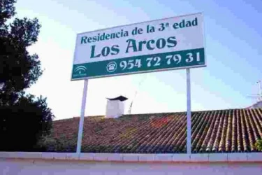 centro-residencial-los-arcos-fachada