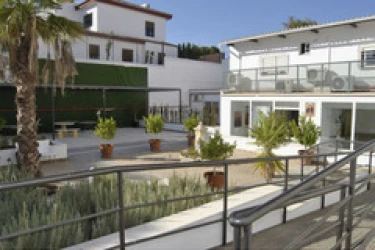 centro-residencial-santa-angela-de-la-cruz-fachada