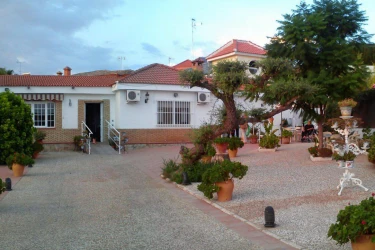 centro-residencial-de-mayores-esperanza-macarena-fachada