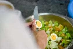 residencias-de-mayores-en-sevilla-cocina-propia