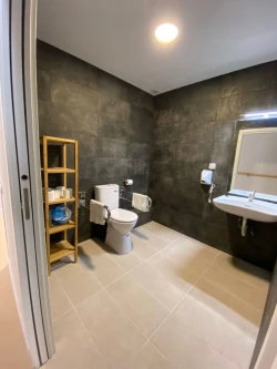 residencia-de-mayores-en-barcelona-bano