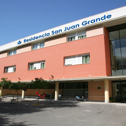 centro-residencial-para-personas-mayores-san-juan-grande-fachada